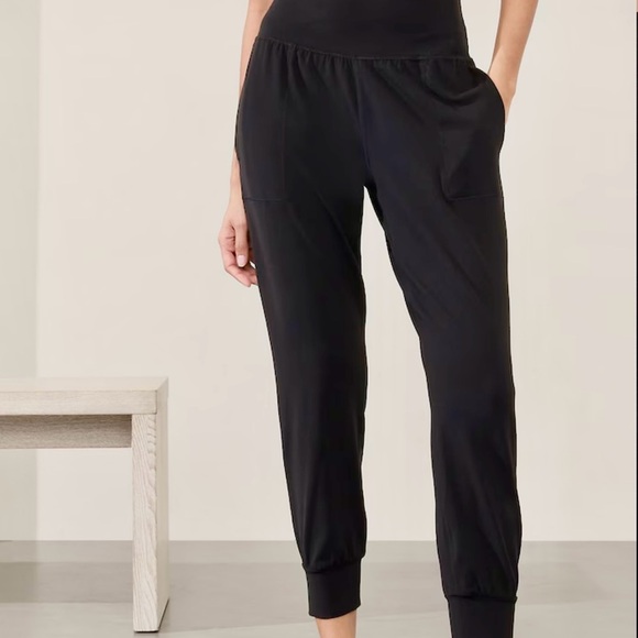 Athleta women’s Salutation Jogger - Picture 1 of 4